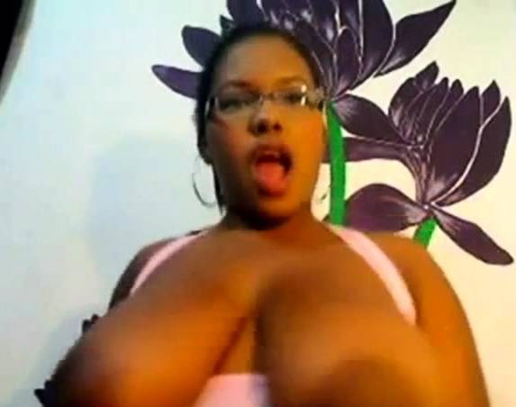 Ebony BBW Shows Her Big Tits On Cam - negrofloripa on ebonyporntube.net