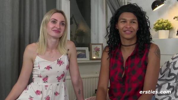 Lesbische Amateurmadels haben Sexy-Spa miteinander - Blonde and ebony in interracial lesbian sex - Germany on ebonyporntube.net
