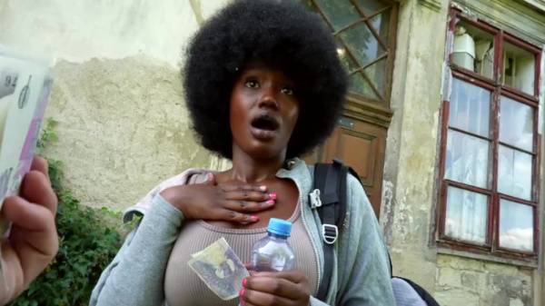 Buxom Curly Ebony Hottie Pleases a Stranger With Outdoor BJ & Risky Quickie In the Street For Money on ebonyporntube.net