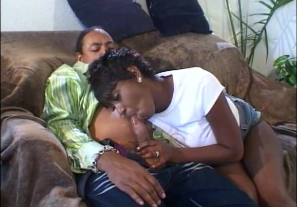 Ebony beauty gives it a nice shine ahead of getting fucked on ebonyporntube.net