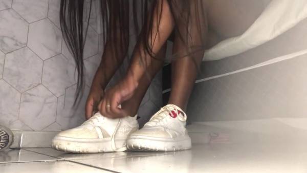 Ebony Girl Sneaker Fetsh on ebonyporntube.net