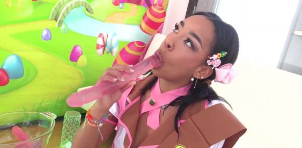 Ebony hottie shows off her oral skills on ebonyporntube.net